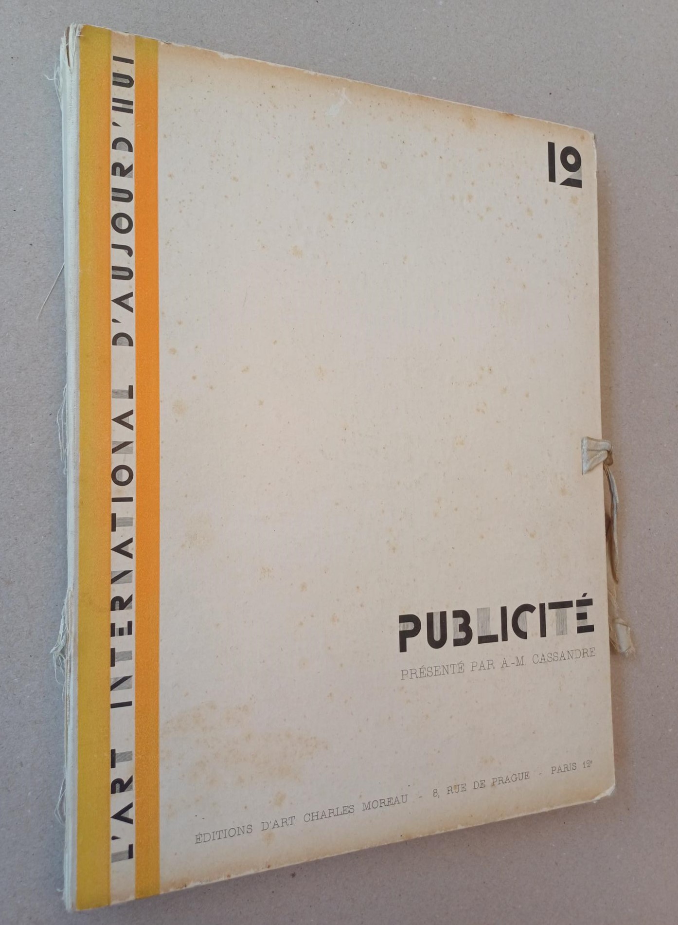 A.-M. Cassandre (presented by) & Piet Zwart, Jan Tschichold, Moholy-Nagy (contr.) - [Cassandre] L'ART INTERNATIONAL D'AUJOURD'HUI Vol. 12:
