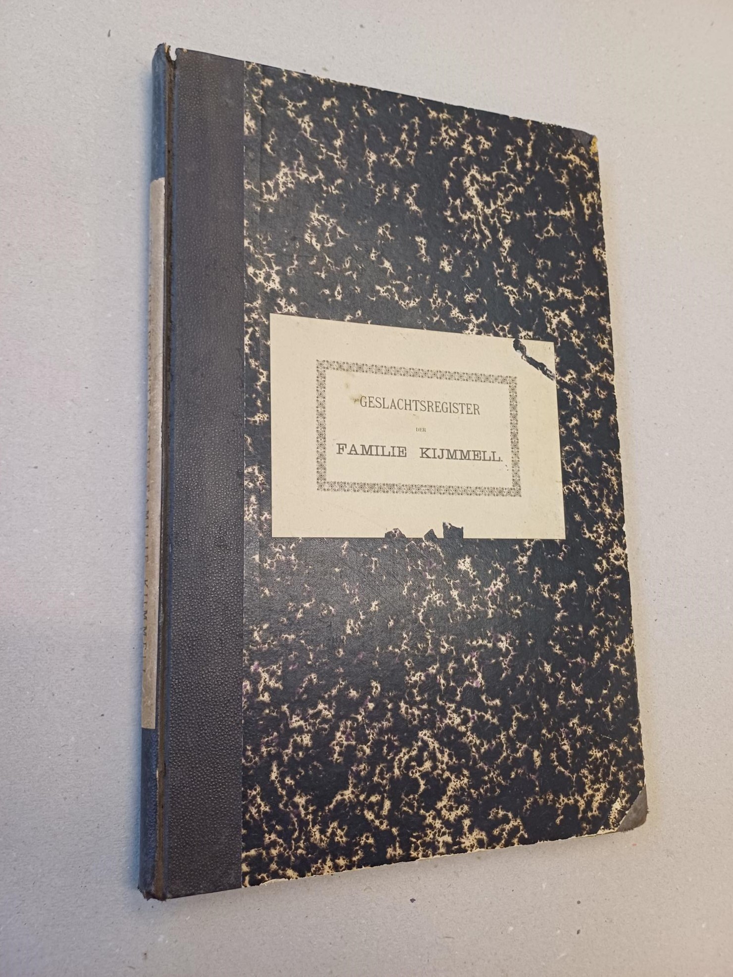  - Geslachtsregister der familie Kijmmell. Gedrukt voor rekening van de erven van wijlen den heer Coenraad Wolter Ellents Kijmmel LZ., burgemeester van en te Smilde.