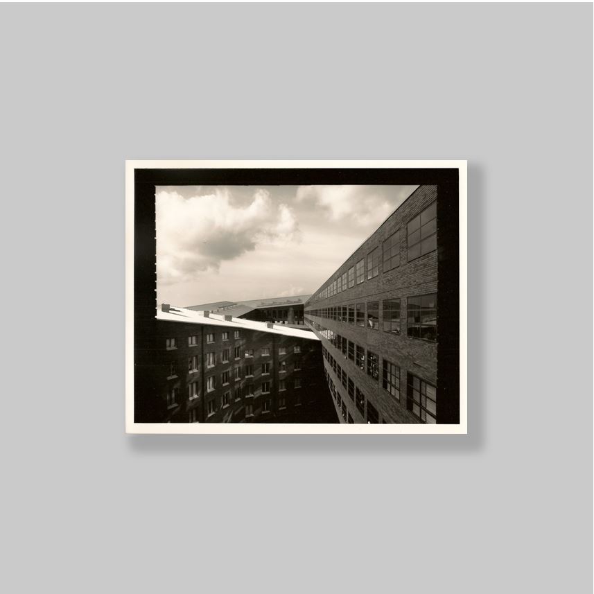 Kramer, Luuk (Eindhoven, 1958). - Weesperstraat/architect Rudy Uytenhaak - Overzicht KNSM-eiland - Bezaanjacht/Architecten Bosch & Haslett - KNSM-eiland/Architect Wintermans - KNSM-eiland/Architect Kollhoff (2x).