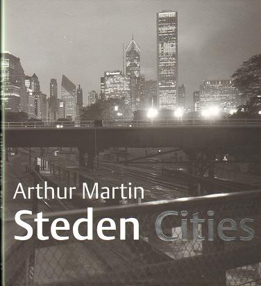 Martin, Arthur (b. Amsterdam, 1947) - Schouten, Wim & Adriaan Monshouwer. - Arthur Martin: Steden/Cities. Fascinerende indrukken van de stad - Fascinating Impressions of the City. (Deluxe copy, with signed photograph)