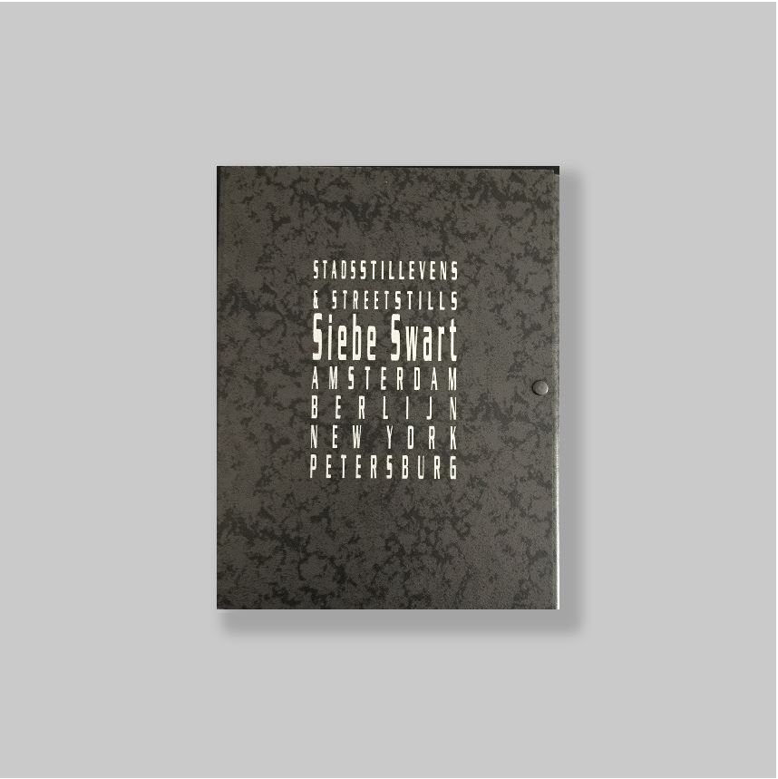 Swart, Siebe (Amsterdam, 1957) - Munhall, Edgar. - Stadsstillevens & Streetstills, Siebe Swart: Amsterdam, Berlijn, New York, Petersburg. MINT COPY/SIGNED.