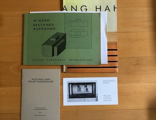 Hahn, Wolfgang (Anrath, 1953) - - Bestandsaufnahme. Letzter Funkspruch Menzelstrasse. VERY FINE COPY + EXTRA.