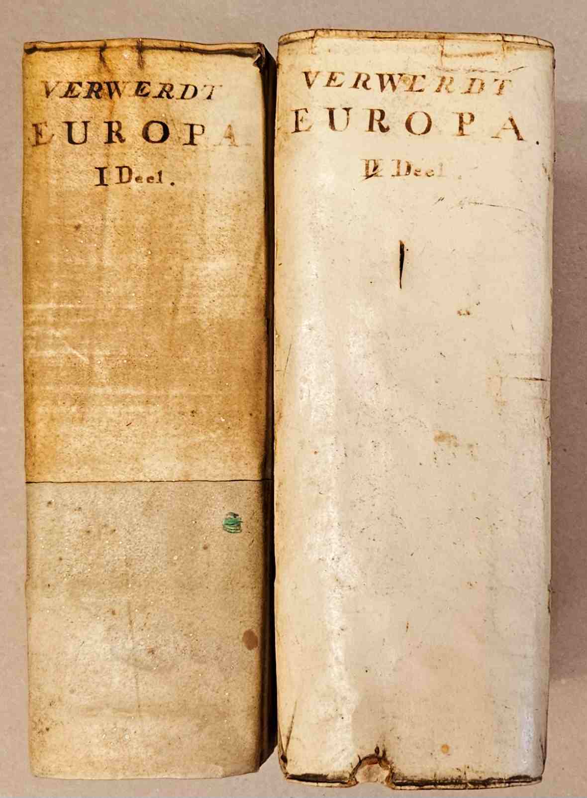 Valkenier, Petrus - 't Verwerd Europa, ofte politijcke en historische beschryvinge der waare fundamenten en oorsaken van de oorlogen en revolutien in Europa, voornamentlijk in en omtrent de Nederlanden zedert den jaare 1664. gecauseert door de gepretendeerde universele monarchie der Franschen. Den tweeden druk. + Vervolg van 't Verwerd Europa, of politijke en historische beschryvinbg van alle gedenkwaardigste staats- en krygs- voorvallen zoo, binnen, als buyten 't Christenrijk, voornamentlijk in en omtrent Hoog- en Neder-Duytsland, en derzelver aangrenzende rijken en staaten, zedert den jaare 1672. tot 1675.