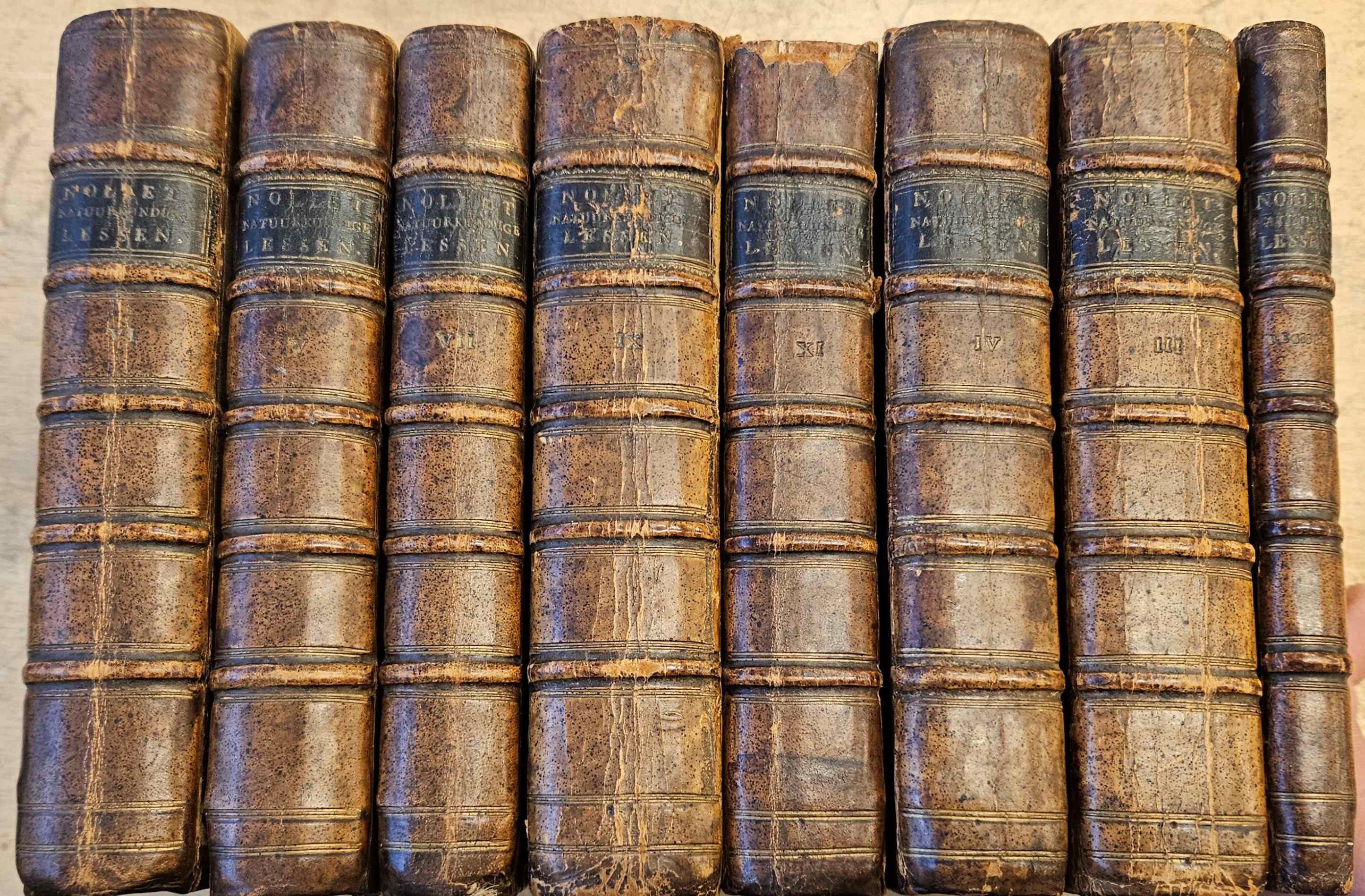 [Jean-Antoine Nollet] - Natuurkundige lessen, door proefneemingen bevestigd, tot opheldering van allerley dagelyks voorkomende zaaken. Uit het Fransch vertaald. 8 delen (van 13)