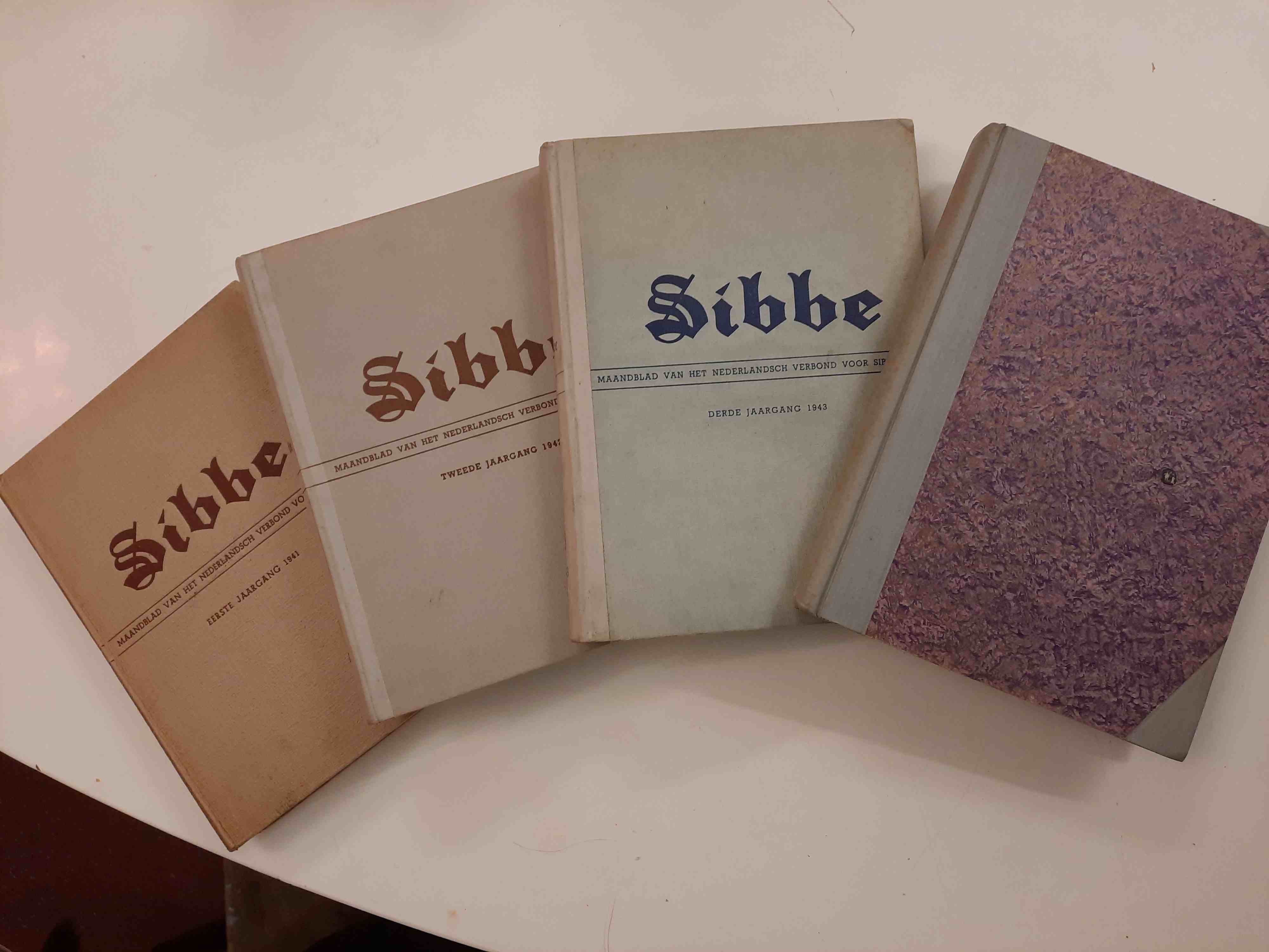 Pama, C.;  Toll, Jurriaan van (red.) - Sibbe. Maandblad van het Nederlandsch Verbond voor Sibbekunde. Jaargangen 1-4 COMPLEET!