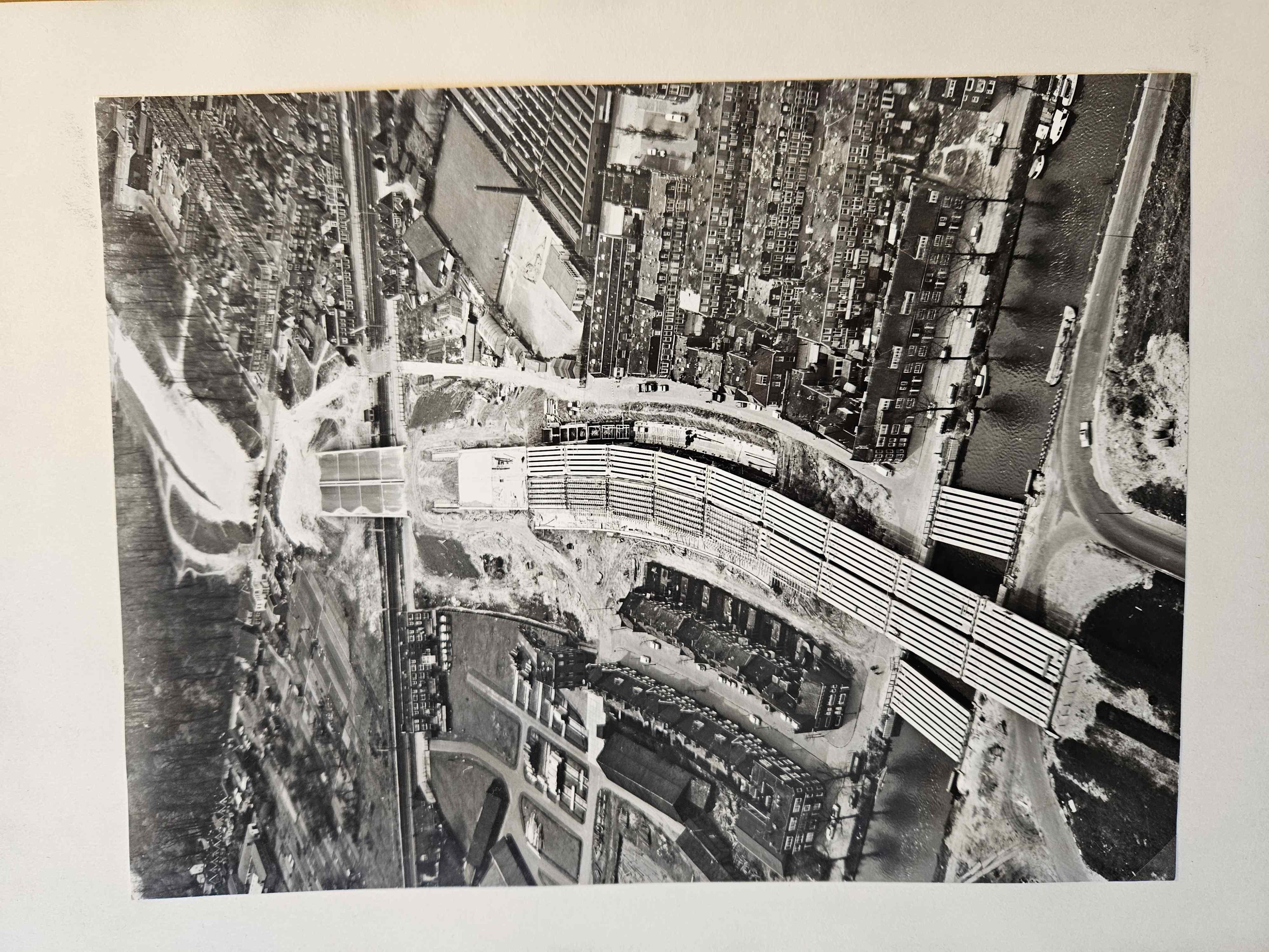  - Infrastructuur en planologie van de ringweg Groningen. Plannen en fotografie. Convoluut bestaande uit plannen, nota's en orig. foto's uit privbezit.