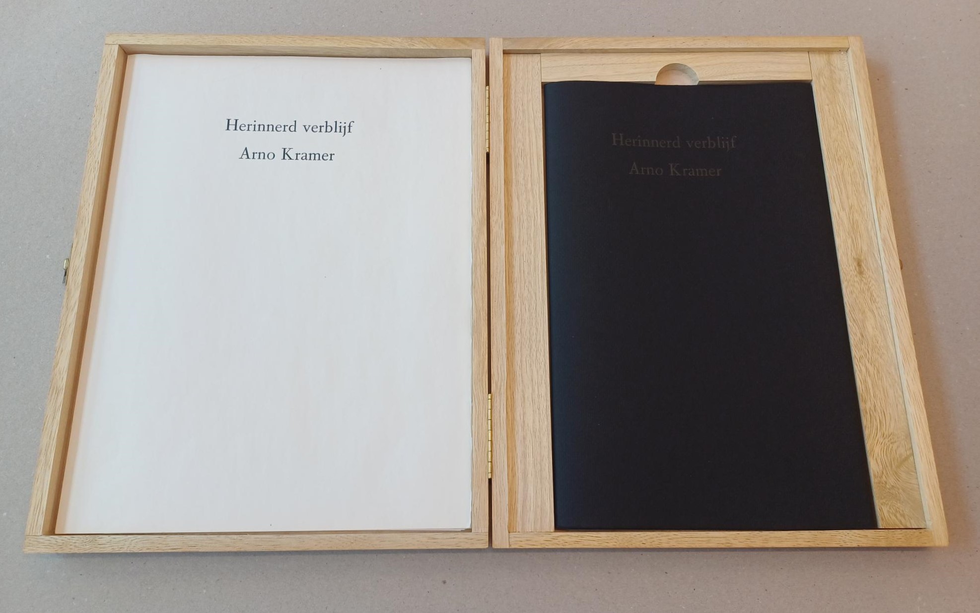 Kramer, Arno - Herinnerd verblijf  BOX + ORIGINELE TEKENING