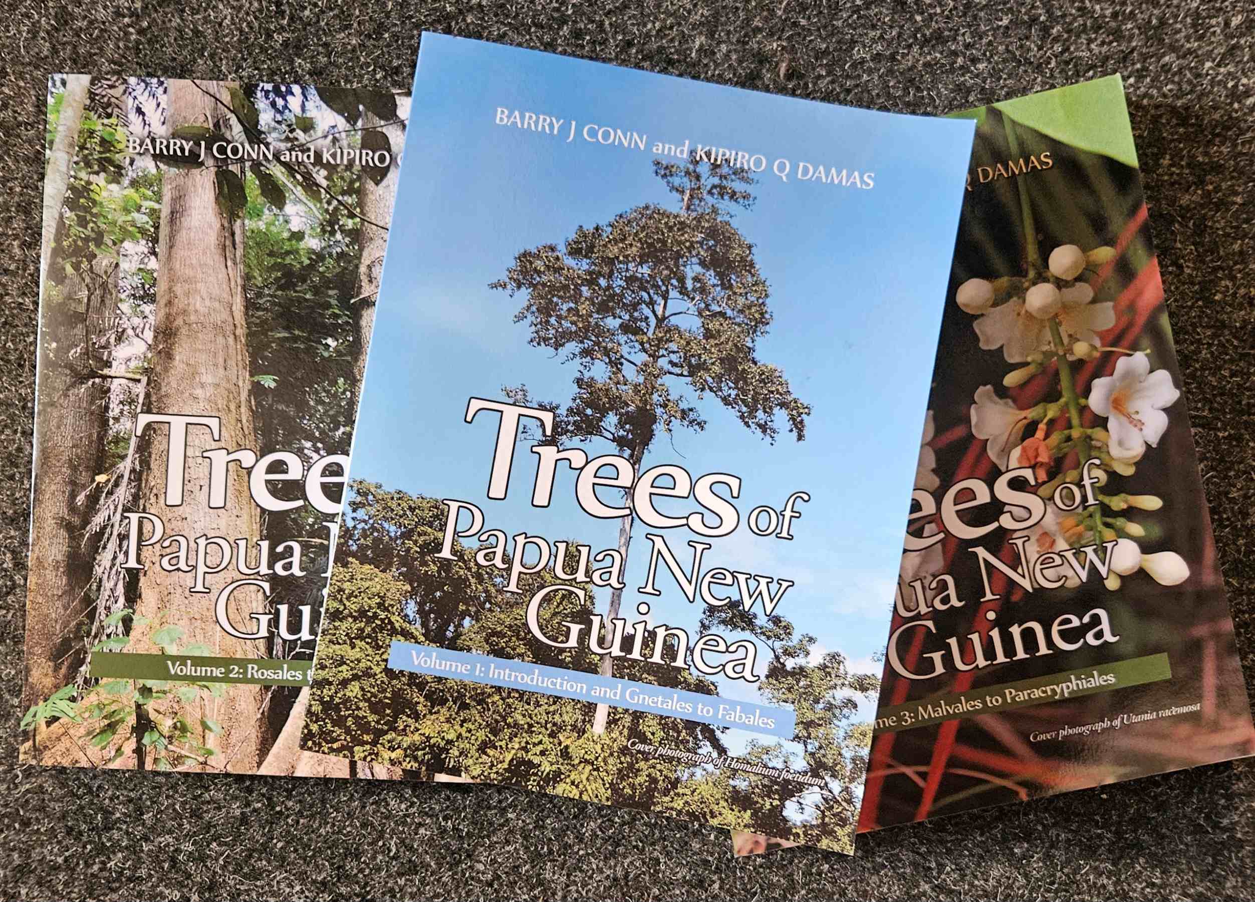 Conn, Barry J.;  Damas, Kipiro Q. - Trees of Papua New Guinea. 3 volumes (complete).