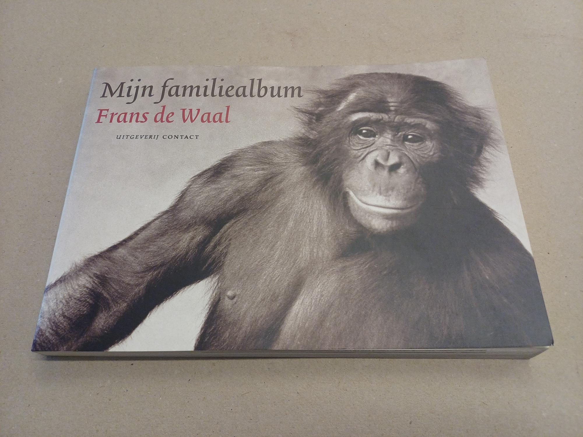 Waal, Frans de - Mijn familiealbum. Dertig jaar fotografie van primaten.